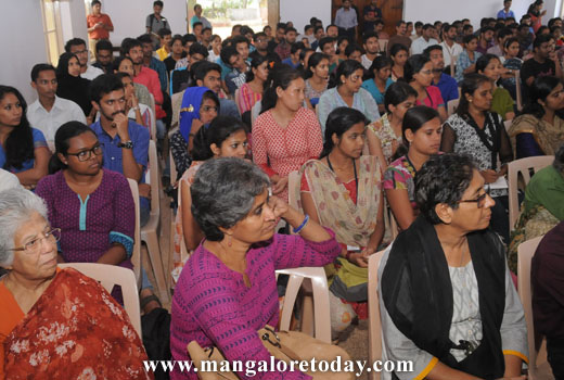 Teesta addresses students at Roshni Nilaya College of Social Work  1